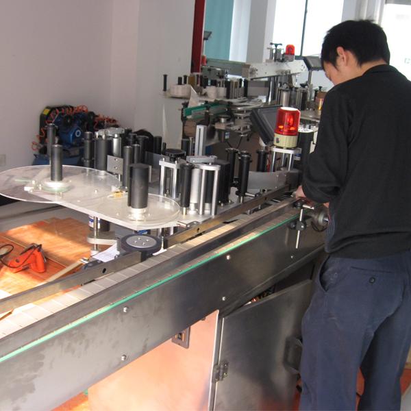 Mesin label otomatis Siemens PLC kanthi pemisah botol kanggo botol banyu