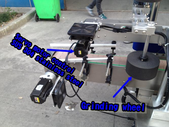 Mesin label botol cilik horisontal / mesin aplikator label otomatis