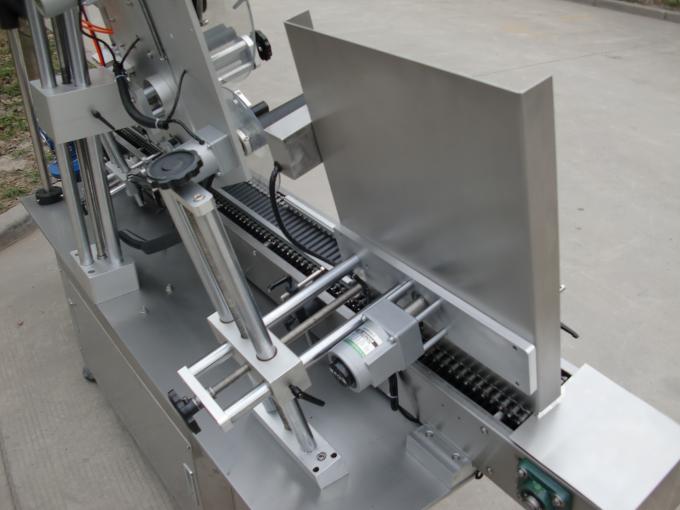 Mesin adesif label kaleng cilik kanthi kacepetan dhuwur, mesin stiker label botol ireng kanggo kosmetik