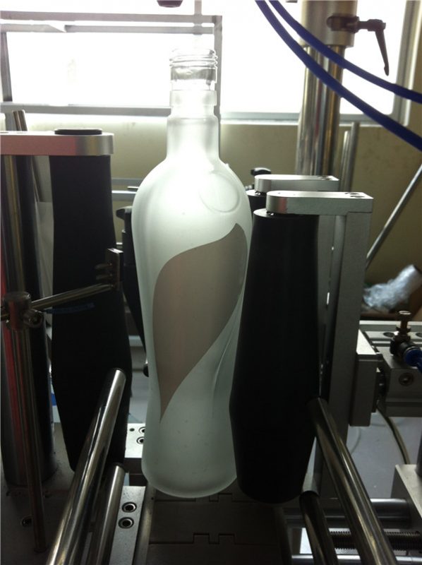 Mesin Label Stiker Botol Industri Minuman Jenis Dorong Listrik