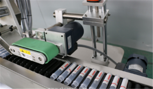 Servo Motor Vial Sticker Labeling Machine Otomatis Sitkcer Ampoule Tube