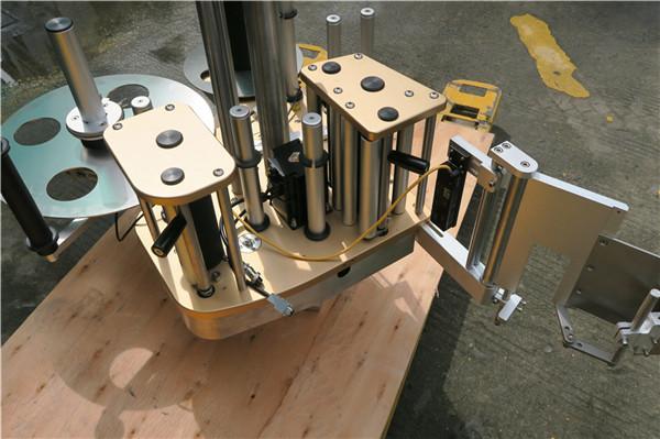 Mesin Label Stiker Rotary Kacepetan Kanthi Fungsi Rotasi