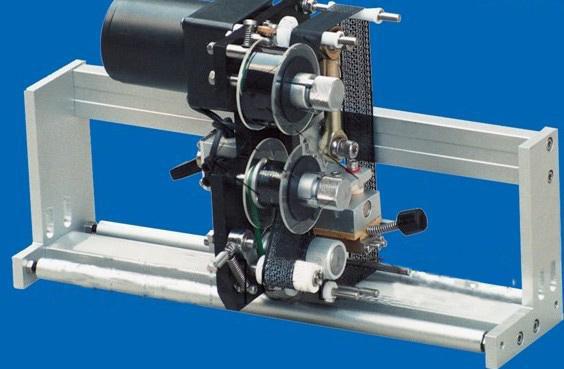 Aplikator label stiker sisi dobel kanthi kecepatan tinggi, Mesin Labeling Otomatis kanggo Botol Round / Square / Flat