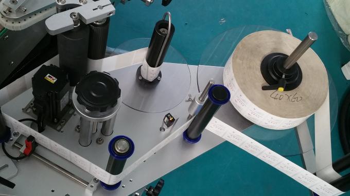 Mesin Applikator Stiker Botol Persegi 25kg, Mesin Labeling Kanthi Botol Panganan Kacepetan Stabil