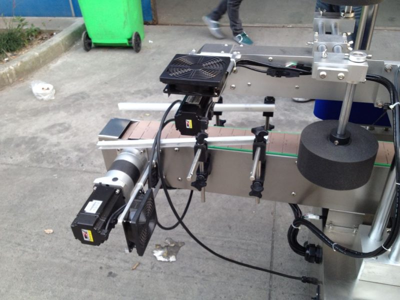 Mesin Aplikator Label Lem Dingin / Basah Leleh Cina Kanggo Supplier Sumber Daya Botol Bulat 50HZ 380V