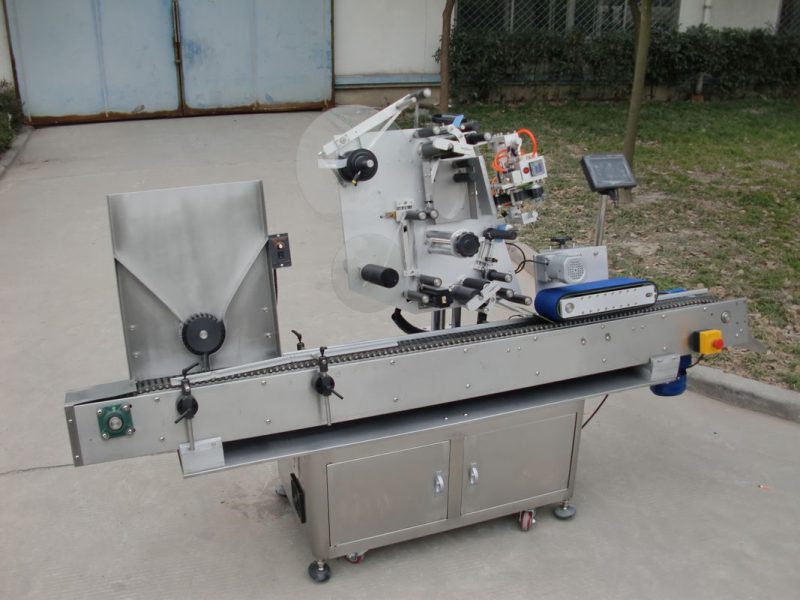 China Conveyor motor HY merek label label botol, mesin stiker label batere kaping 7 kanggo pemasok elektronik