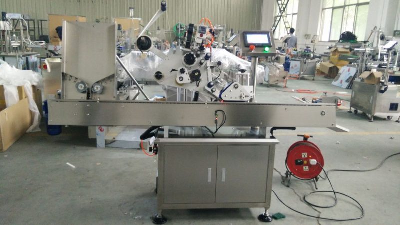 Mesin label label kaleng cilik kacepetan dhuwur China, mesin stiker label botol ireng kanggo supplier kosmetik