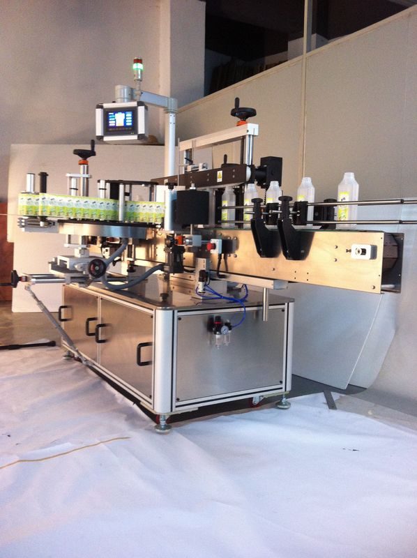 China Drinks Square Botol Labeling Machine Double Sided Sticker Labeler supplier